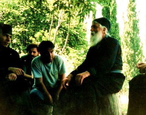 Elder Paisios and the young addicted people 